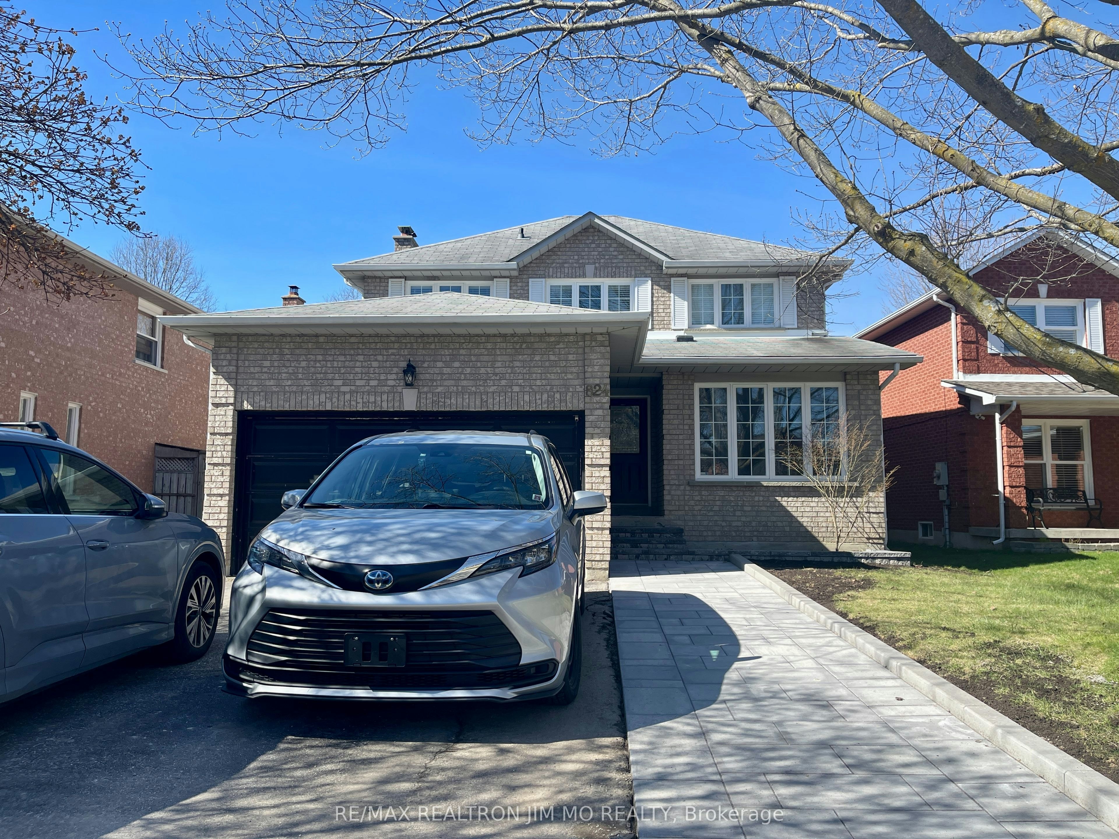 Lower-824 College Manor Drive, Newmarket, ON, L3Y 8G6