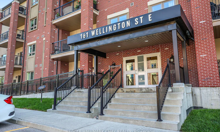 210-161 Wellington Street E