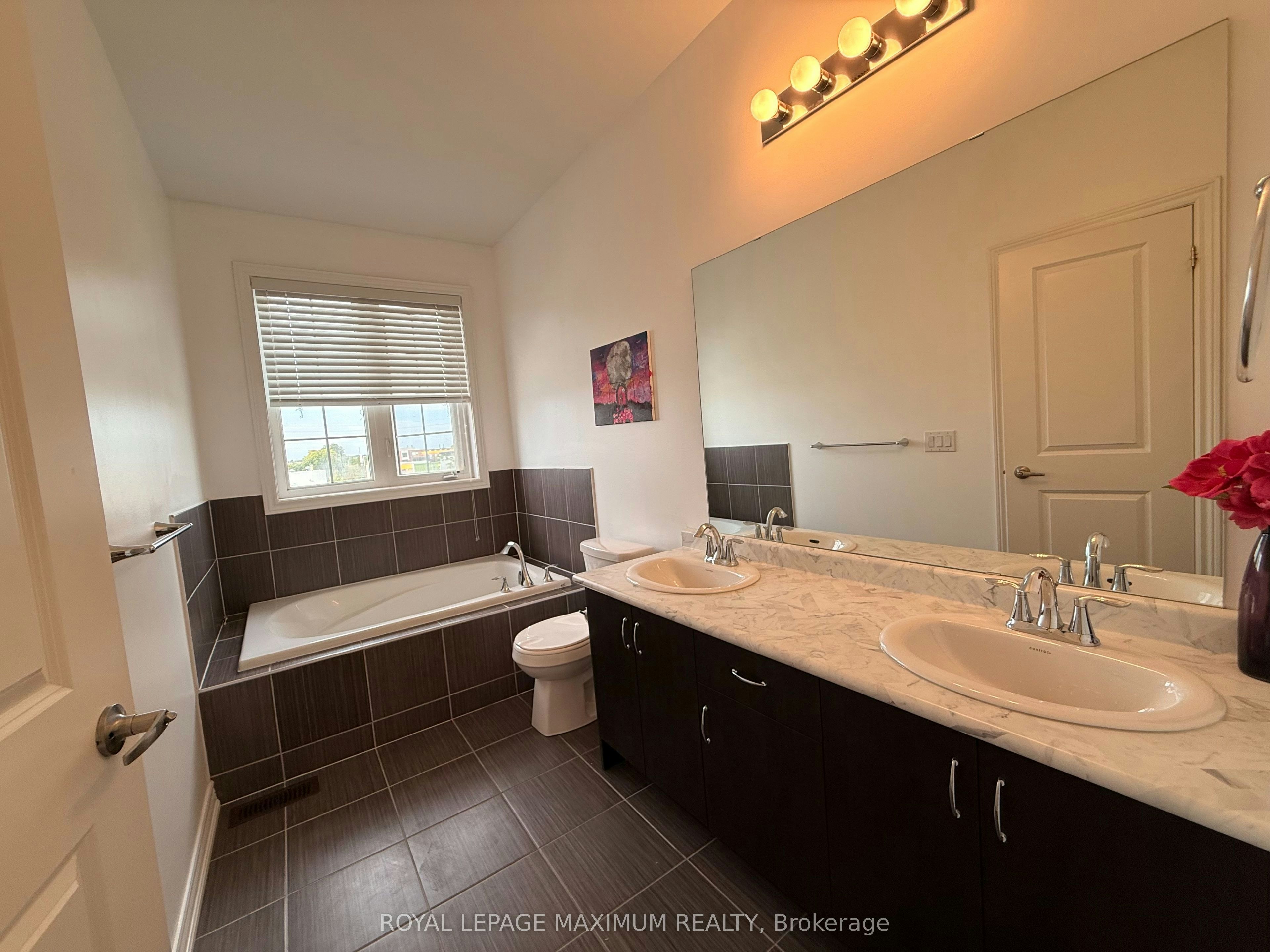 76 Blackwell Crescent, Bradford West Gwillimbury, ON, L3Z 4L4 - 2