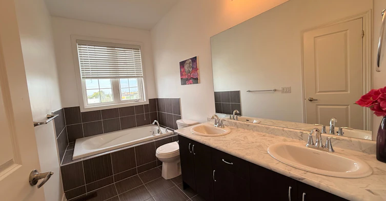 76 Blackwell Crescent, Bradford West Gwillimbury, ON, L3Z 4L4 - 2