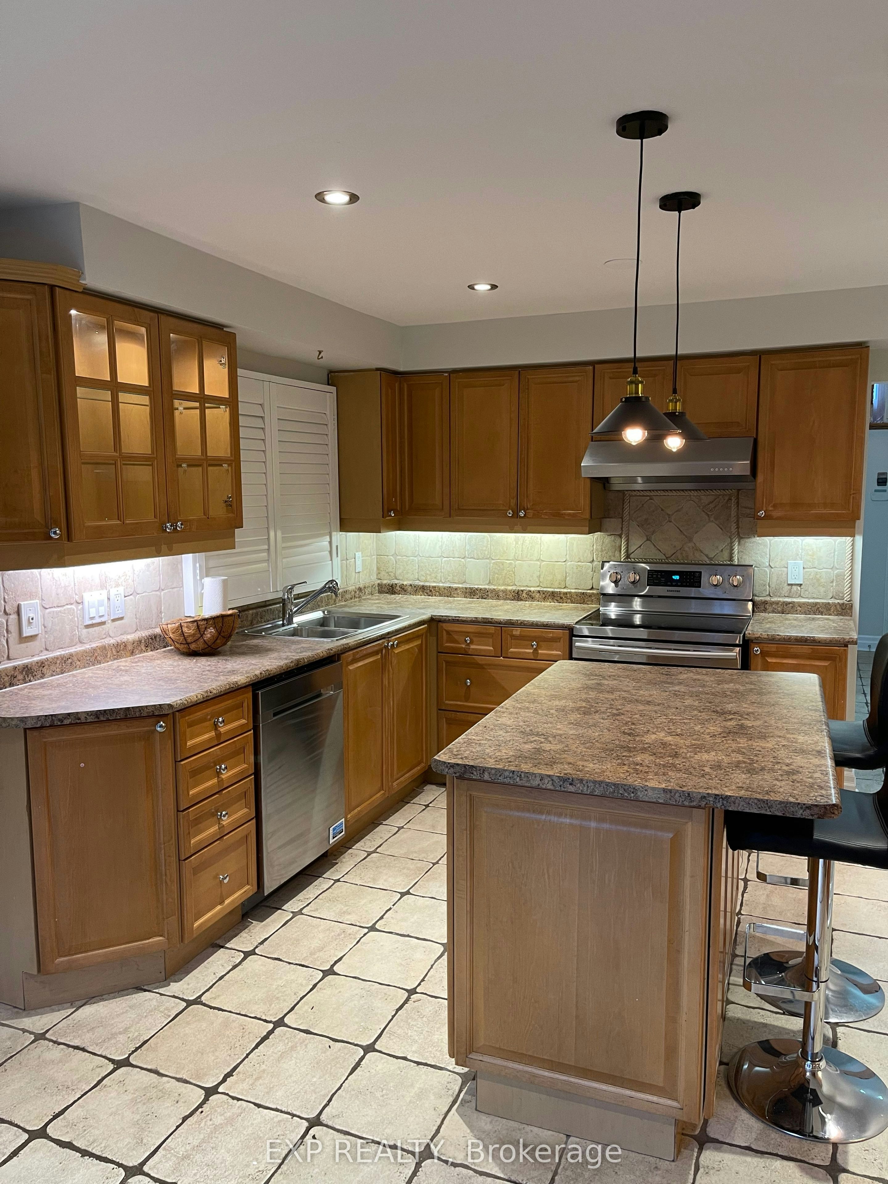 29 Gayla Street, Vaughan, ON, L4J 6W2 - 2