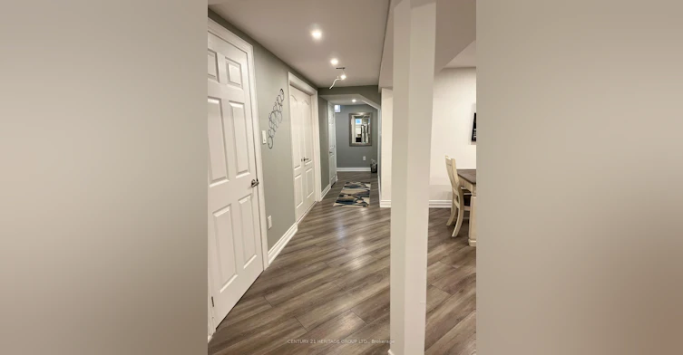 7 Creekview Avenue, Richmond Hill, ON, L4C 9X1 - 4