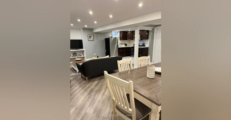 7 Creekview Avenue, Richmond Hill, ON, L4C 9X1 - 3