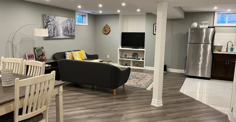 7 Creekview Avenue, Richmond Hill, ON, L4C 9X1