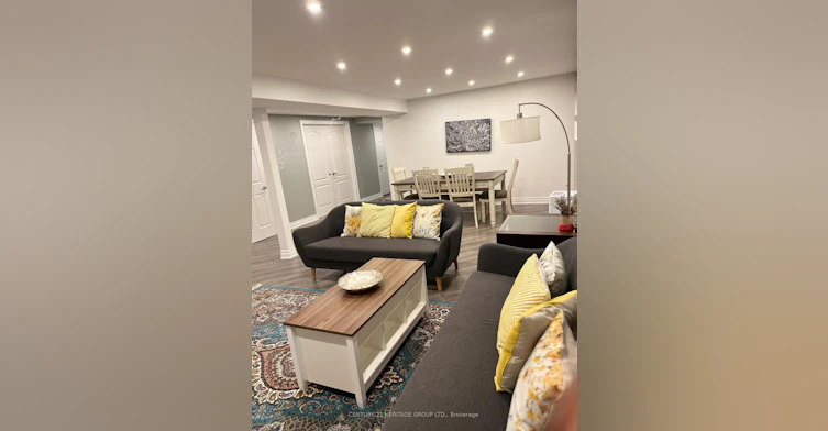 7 Creekview Avenue, Richmond Hill, ON, L4C 9X1 - 2