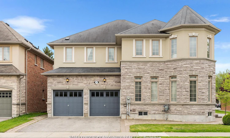108 Headwater Crescent