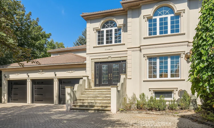 176 Old Surrey Lane
