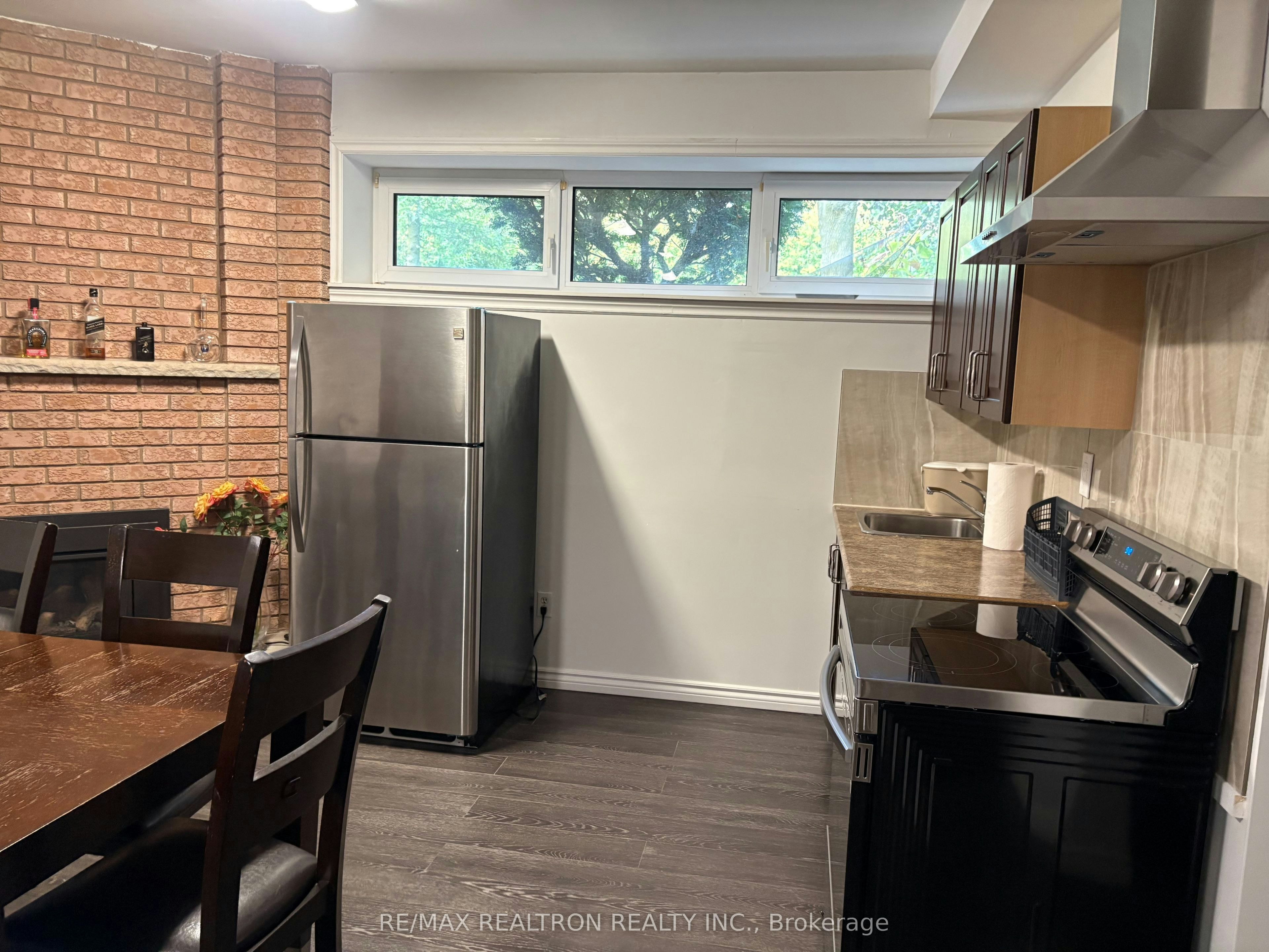 Lower-198 Centre Street, Vaughan, ON, L4J 1G6