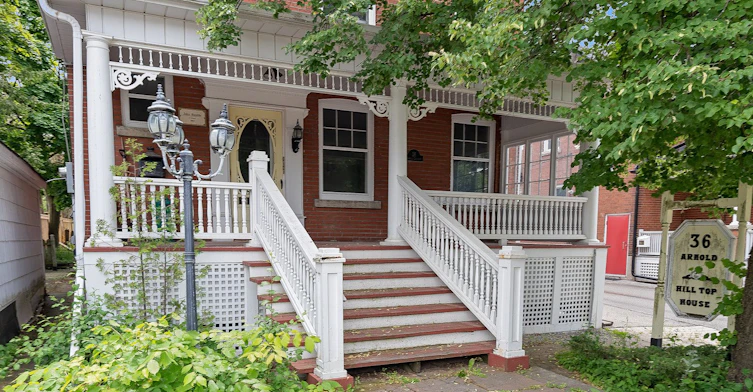 MAIN-36 Arnold Crescent, Richmond Hill, ON, L4C 3R5 - 2