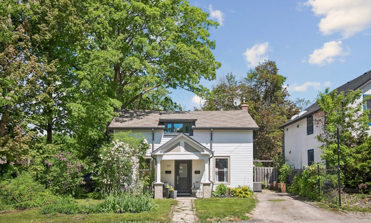 37 Arnold Crescent