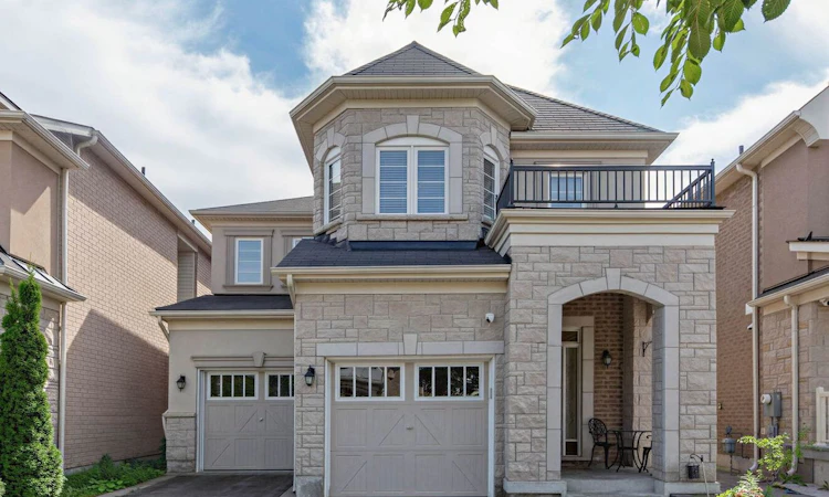 220 Degraaf Crescent