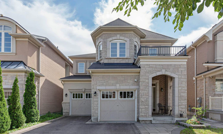 220 Degraaf Crescent