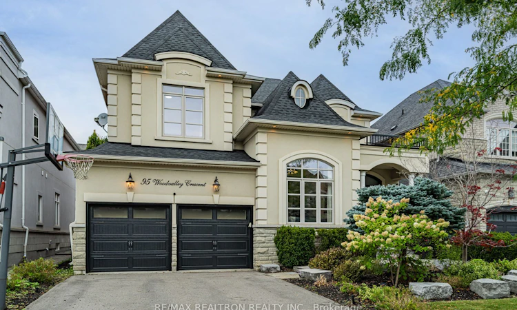 95 Woodvalley Crescent