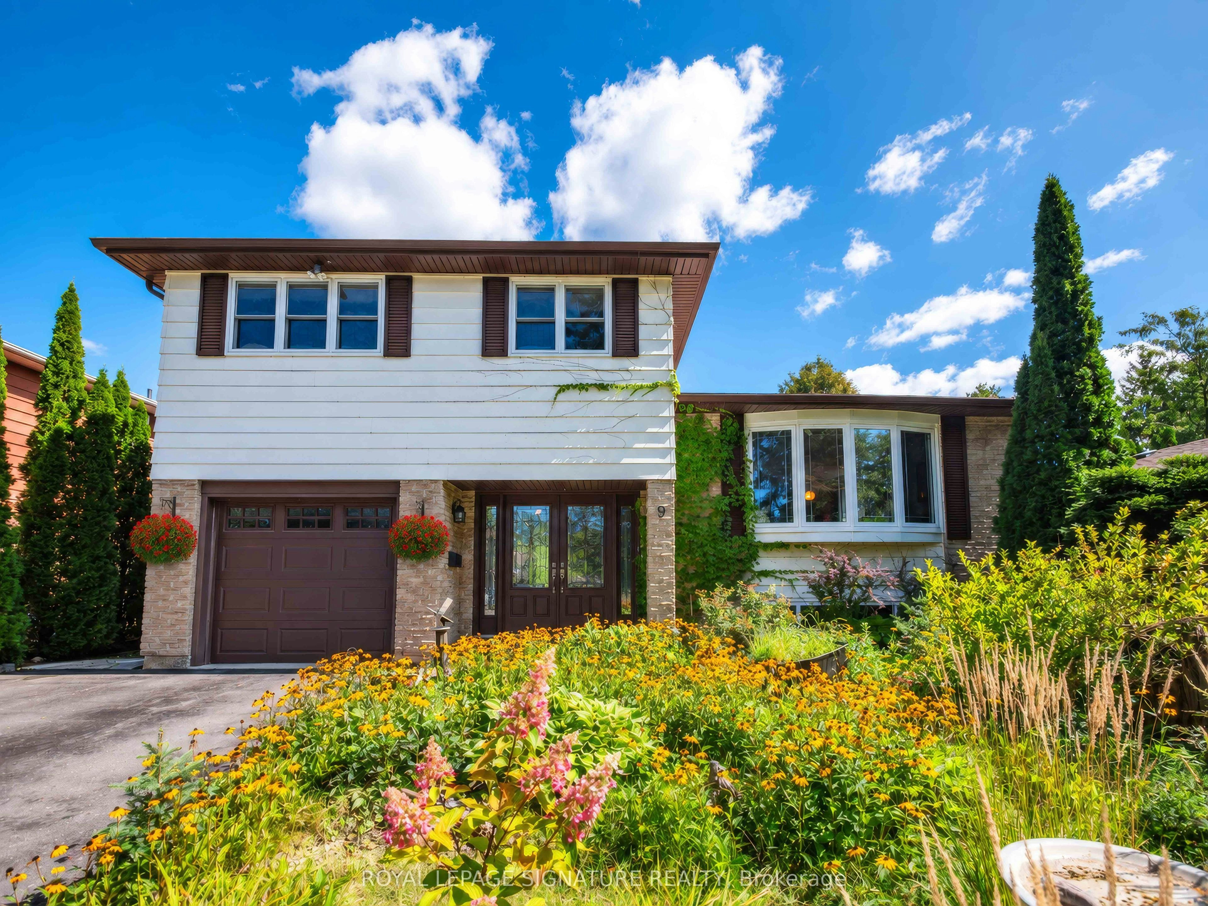9 Birch Court, Aurora, ON, L4G 3K1