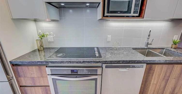 202-15 Water Walk Drive, Markham, ON, L3P 1N3 - 9