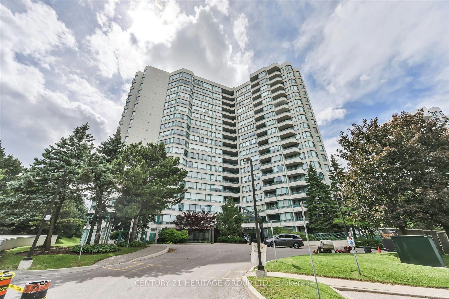 410-7250 Yonge Street, Vaughan, ON, L4J 7X1