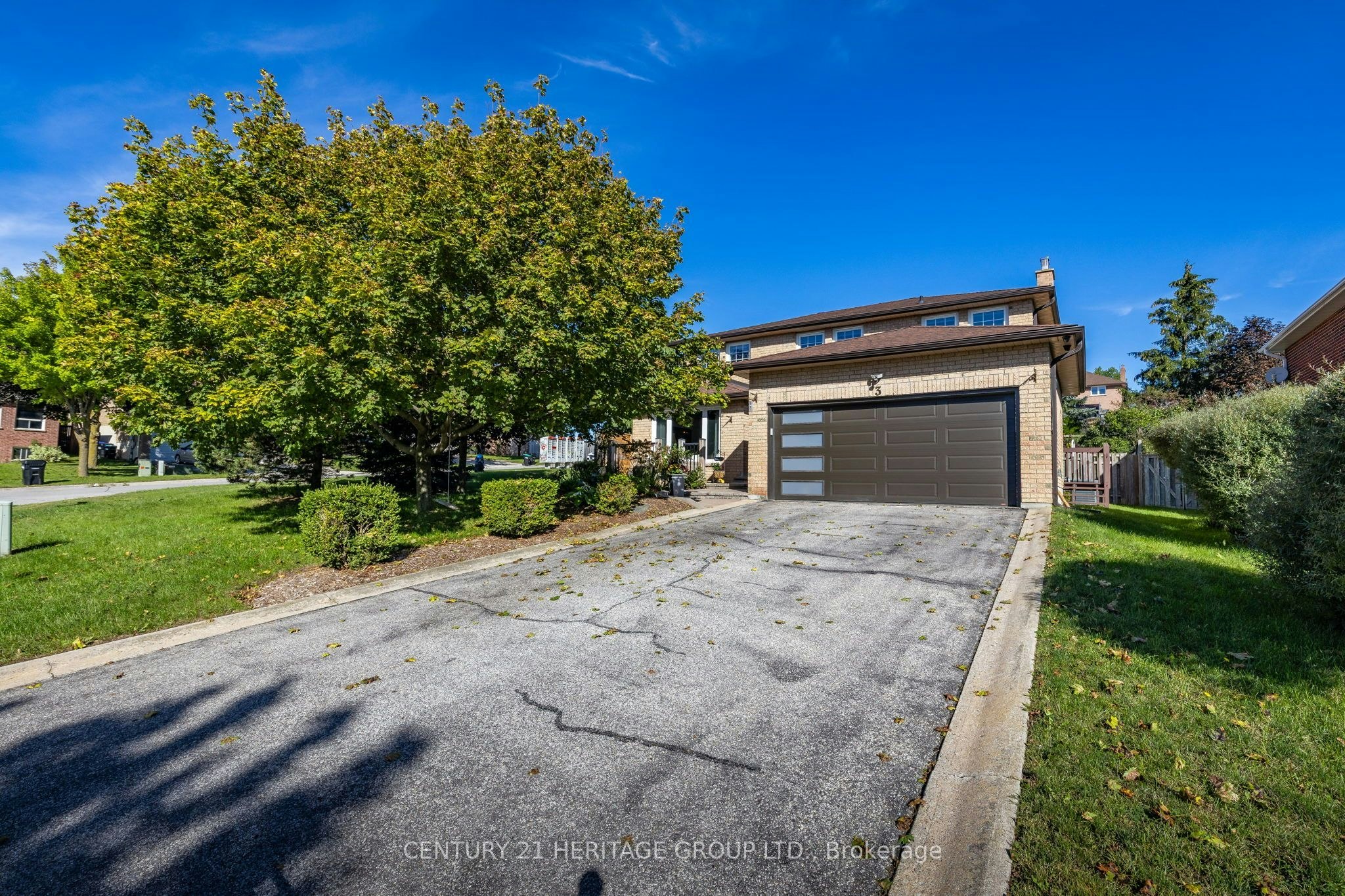 3 Royal Court, Bradford West Gwillimbury, ON, L3Z 2P5