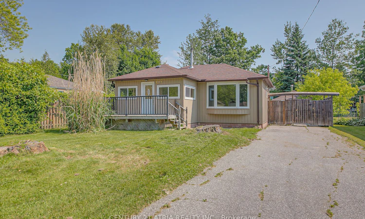 904 Maplewood Drive N