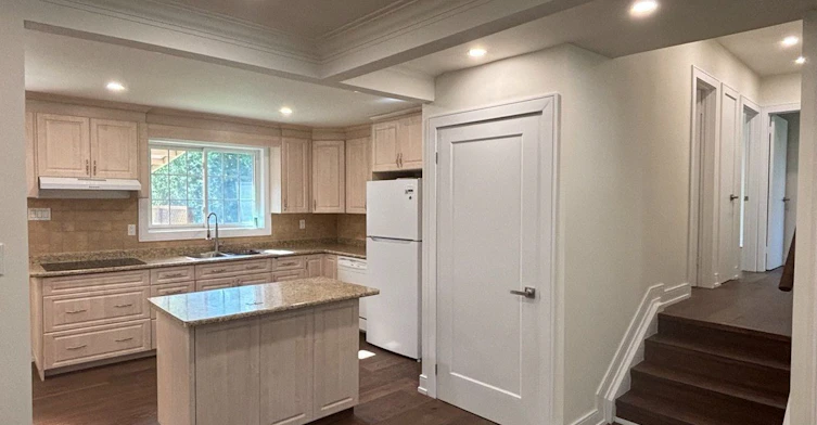Main Floor-86 Hamilton Drive, Newmarket, ON, L3Y 3E8 - 6