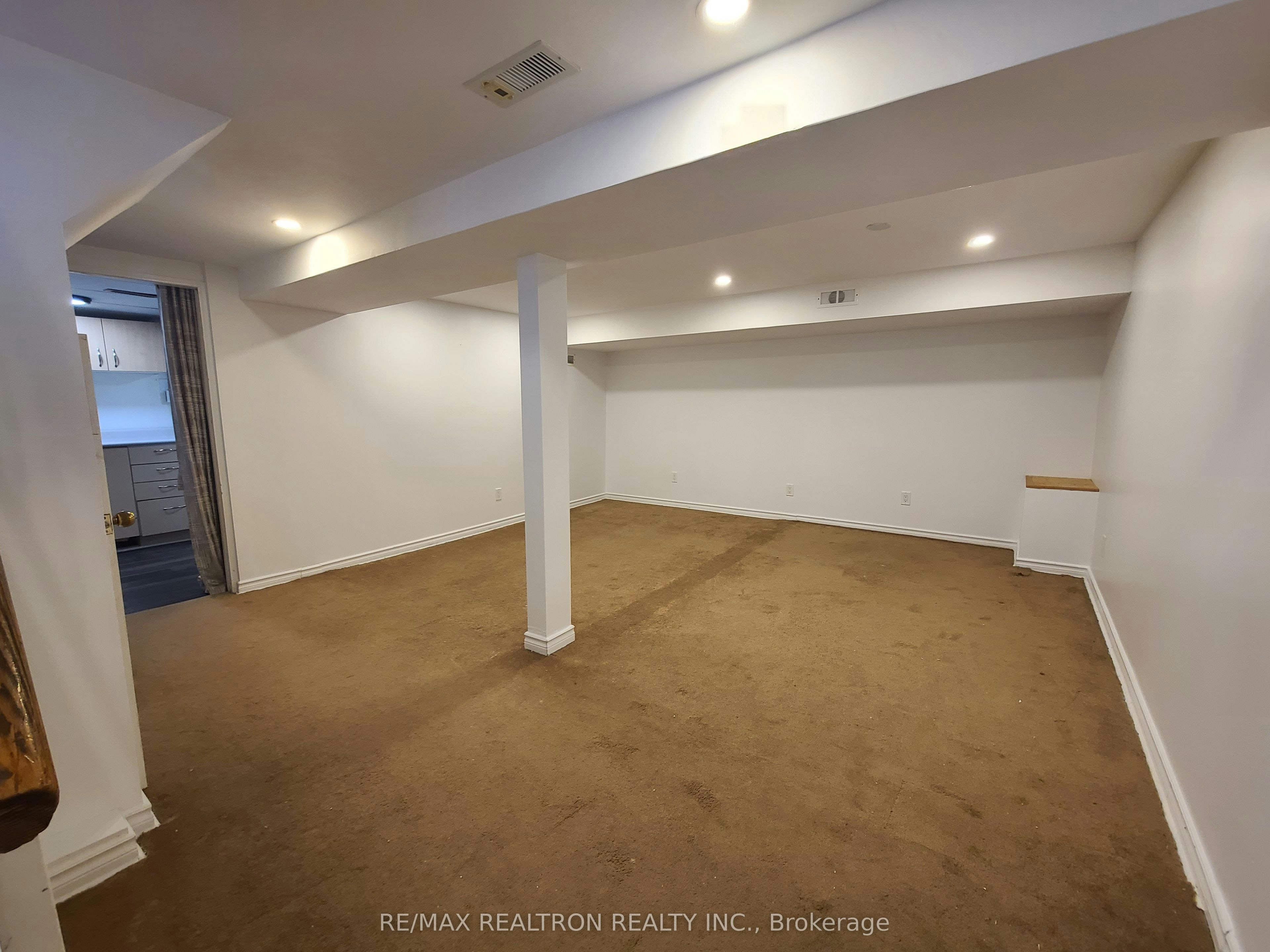 Lower Unit-23 Glass Drive, Aurora, ON, L4G 2E5 - 3