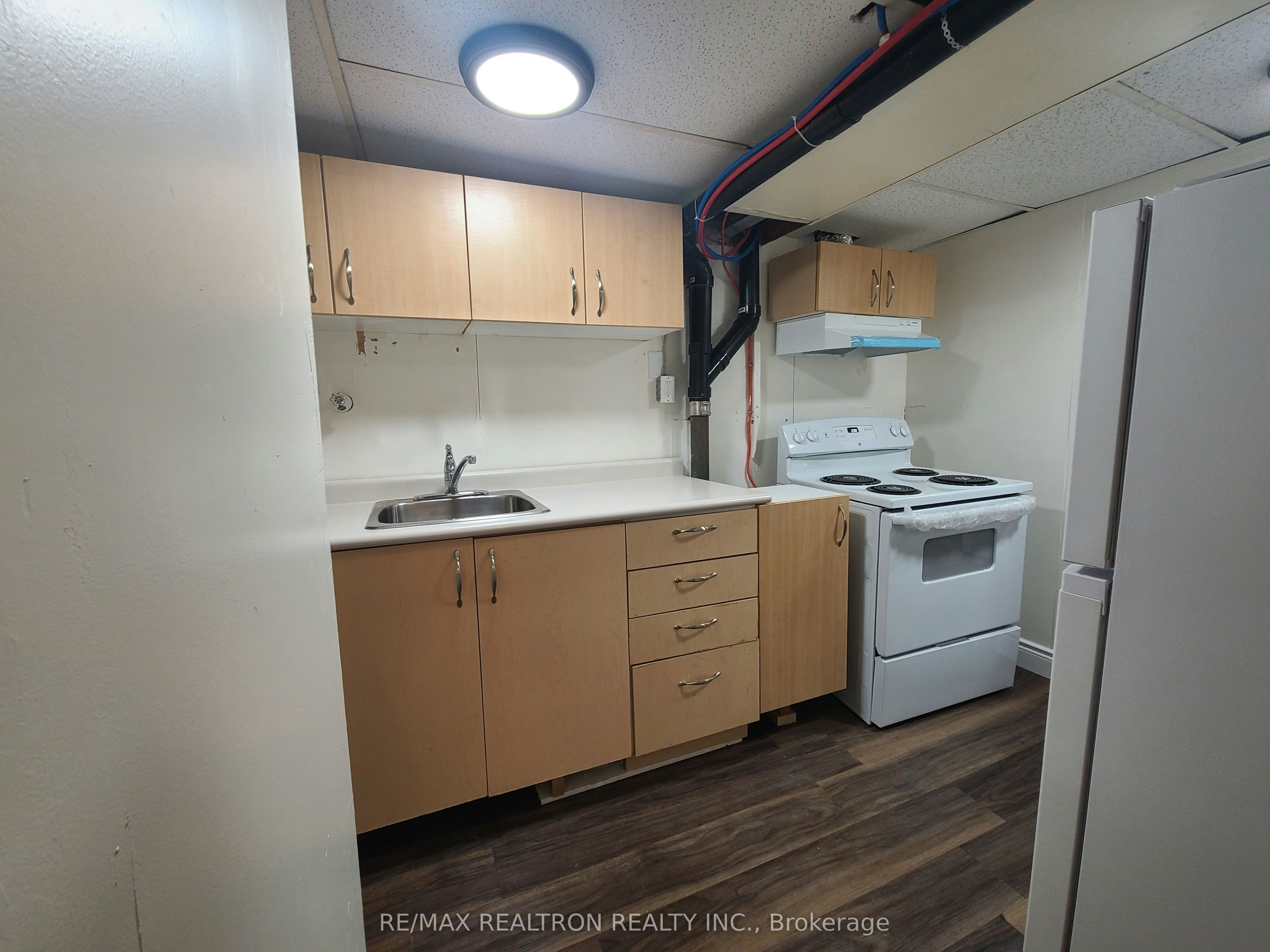 Lower Unit-23 Glass Drive, Aurora, ON, L4G 2E5 - 6