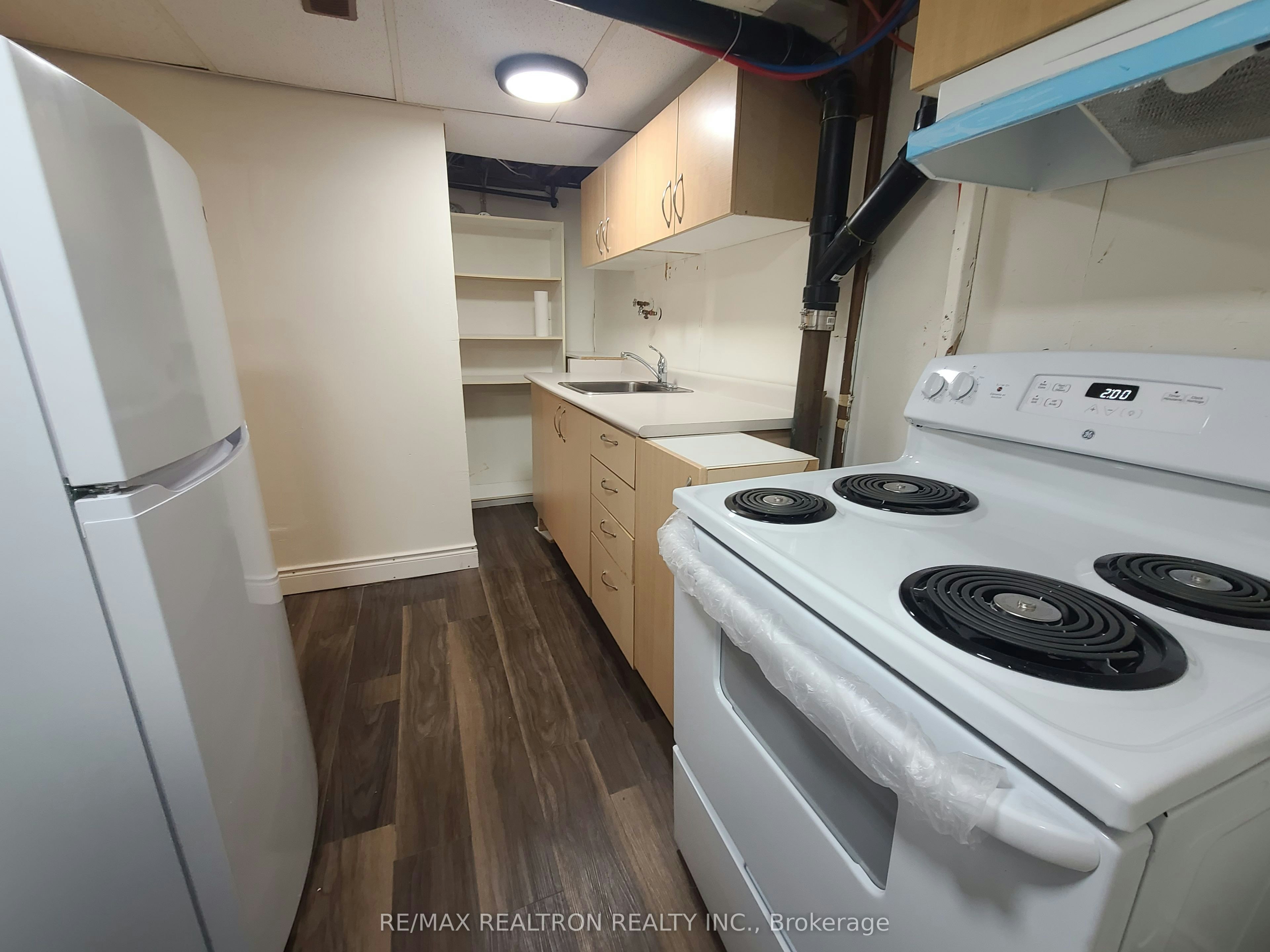 Lower Unit-23 Glass Drive, Aurora, ON, L4G 2E5 - 8
