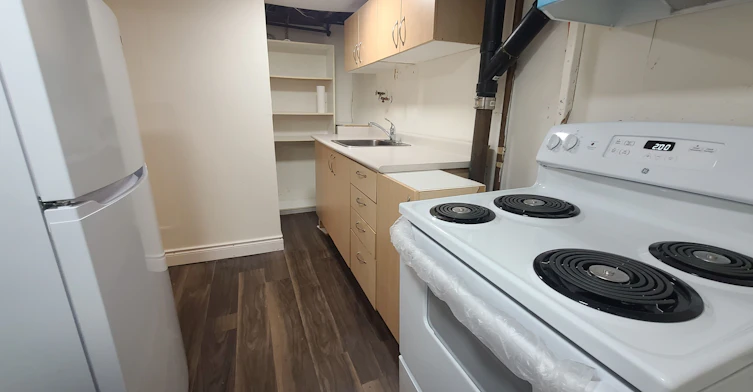 Lower Unit-23 Glass Drive, Aurora, ON, L4G 2E5 - 8