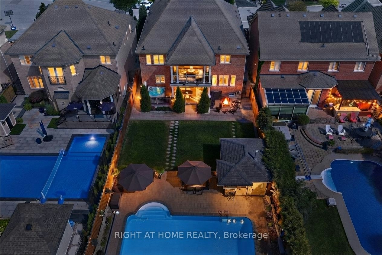 12 Roderick Court, Richmond Hill, ON, L4E 0B4
