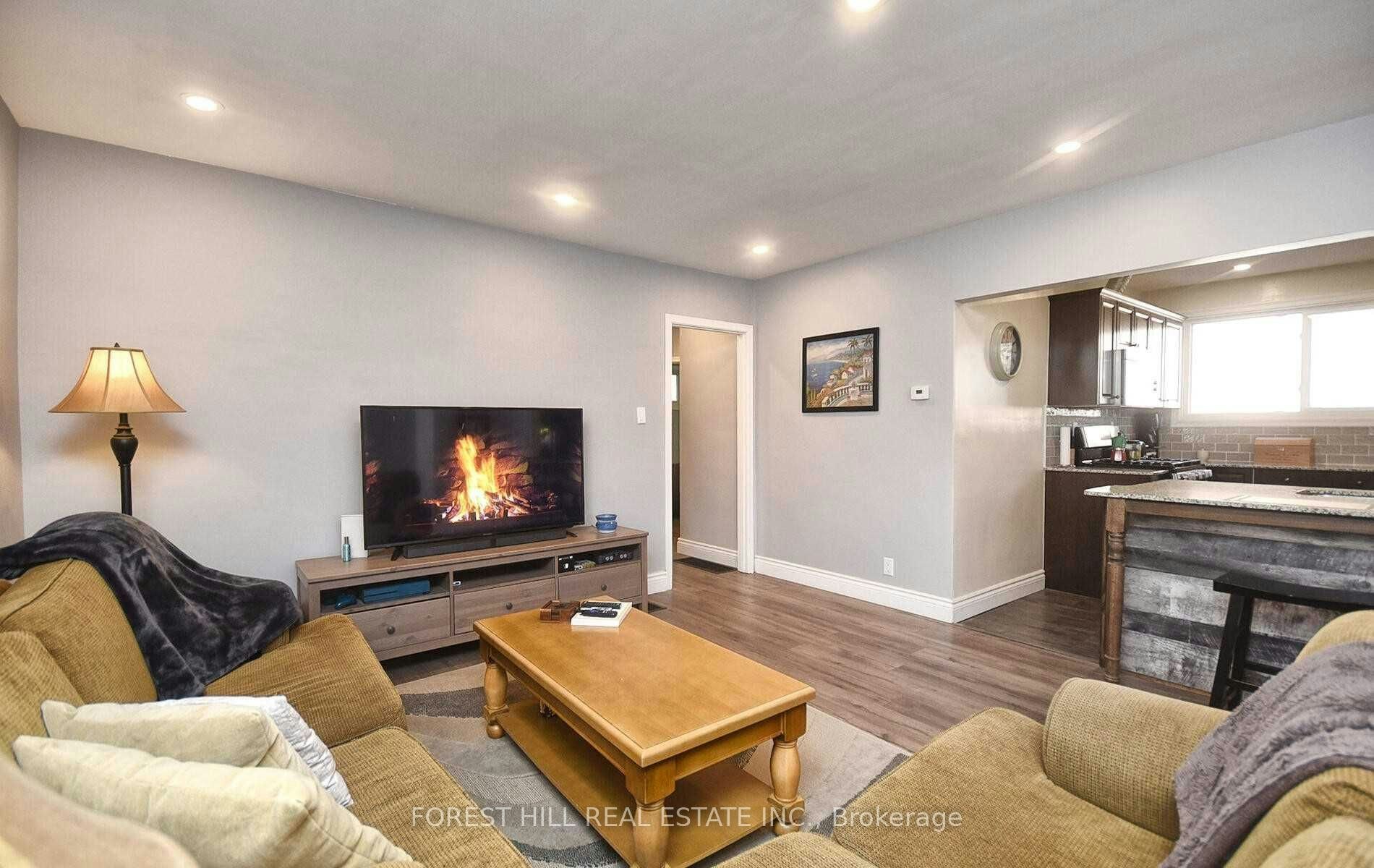 Main Fl-304 Demaine Crescent, Richmond Hill, ON, L4C 2W5 - 4