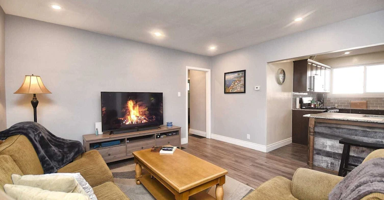 Main Fl-304 Demaine Crescent, Richmond Hill, ON, L4C 2W5 - 4