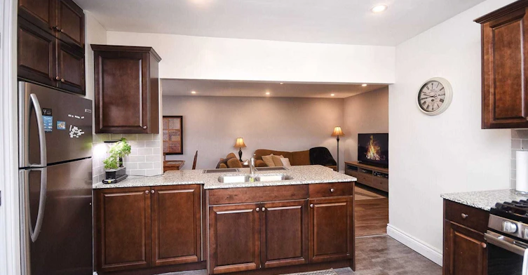 Main Fl-304 Demaine Crescent, Richmond Hill, ON, L4C 2W5 - 8