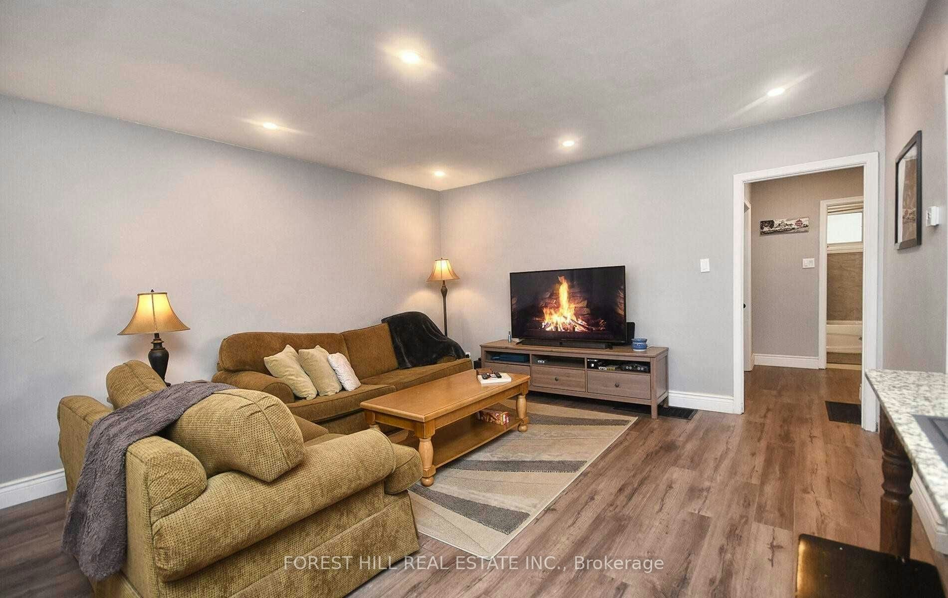 Main Fl-304 Demaine Crescent, Richmond Hill, ON, L4C 2W5 - 3