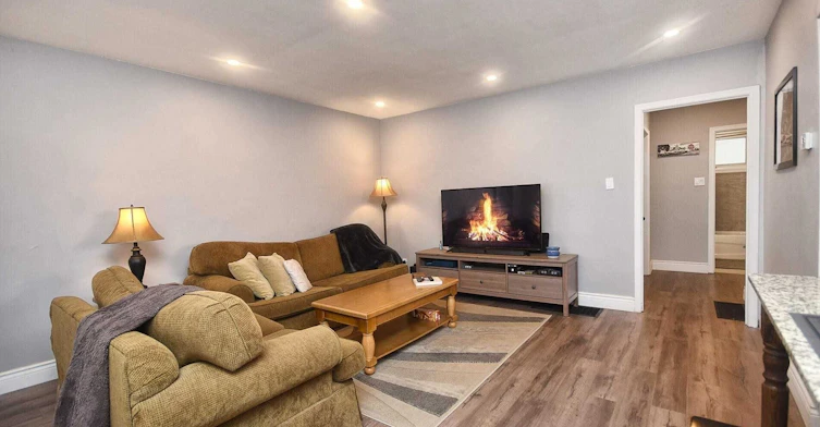 Main Fl-304 Demaine Crescent, Richmond Hill, ON, L4C 2W5 - 3