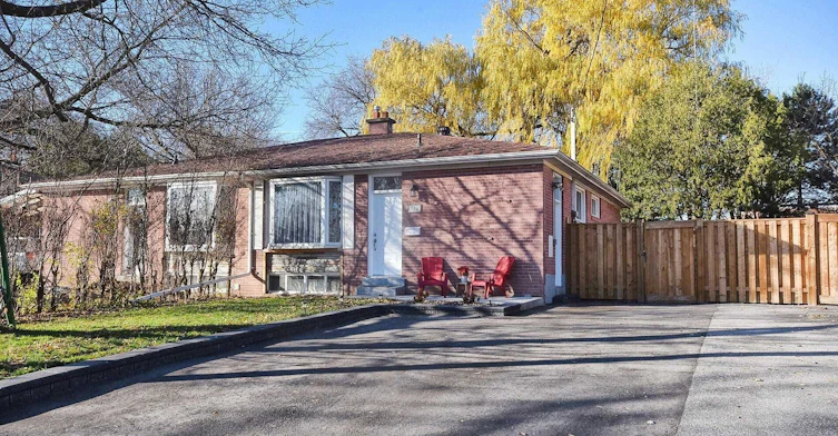 Main Fl-304 Demaine Crescent, Richmond Hill, ON, L4C 2W5
