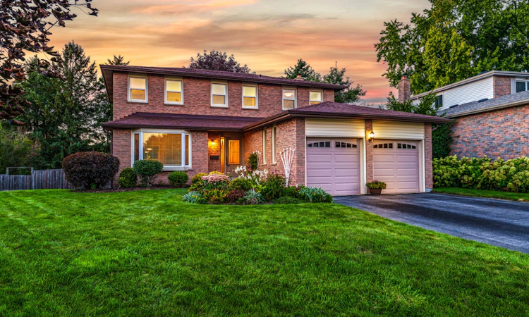 893 Arnold Crescent