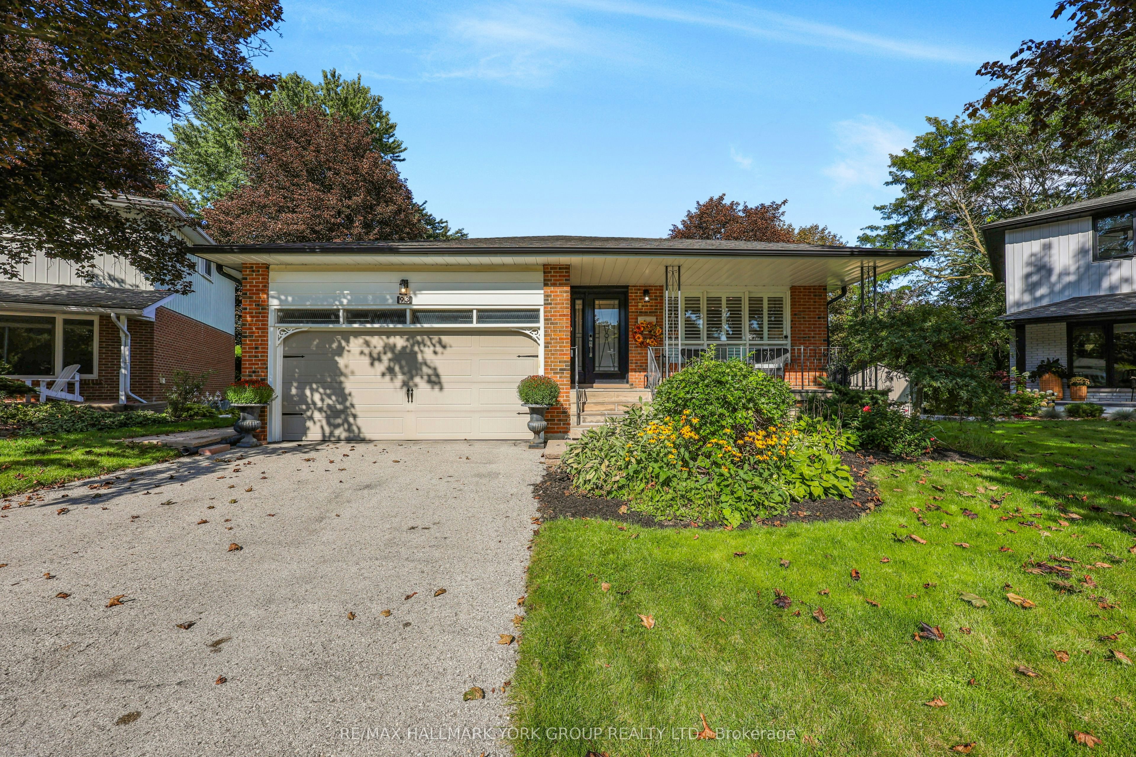 93 Julia Court, Newmarket, ON, L3Y 4T7