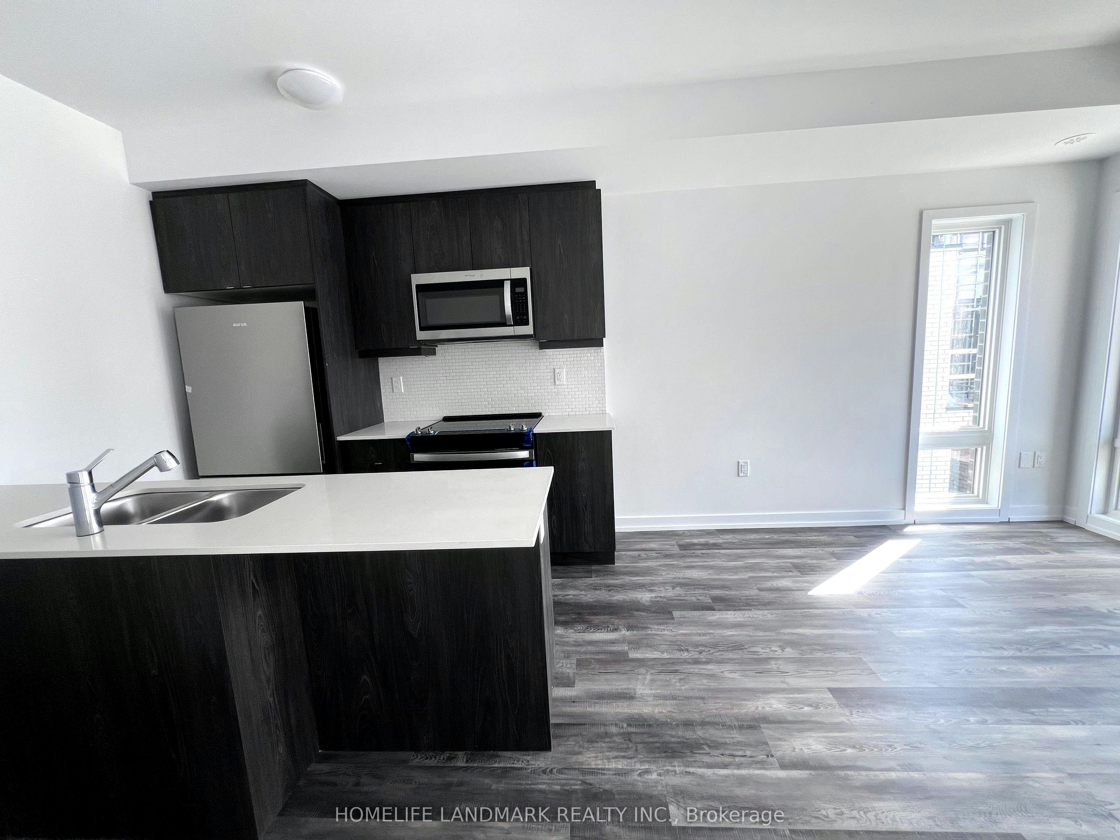 214-3 Bancroft Lane E, Richmond Hill, ON, L4E 1M1 - 2