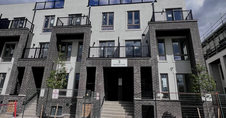214-3 Bancroft Lane E, Richmond Hill, ON, L4E 1M1