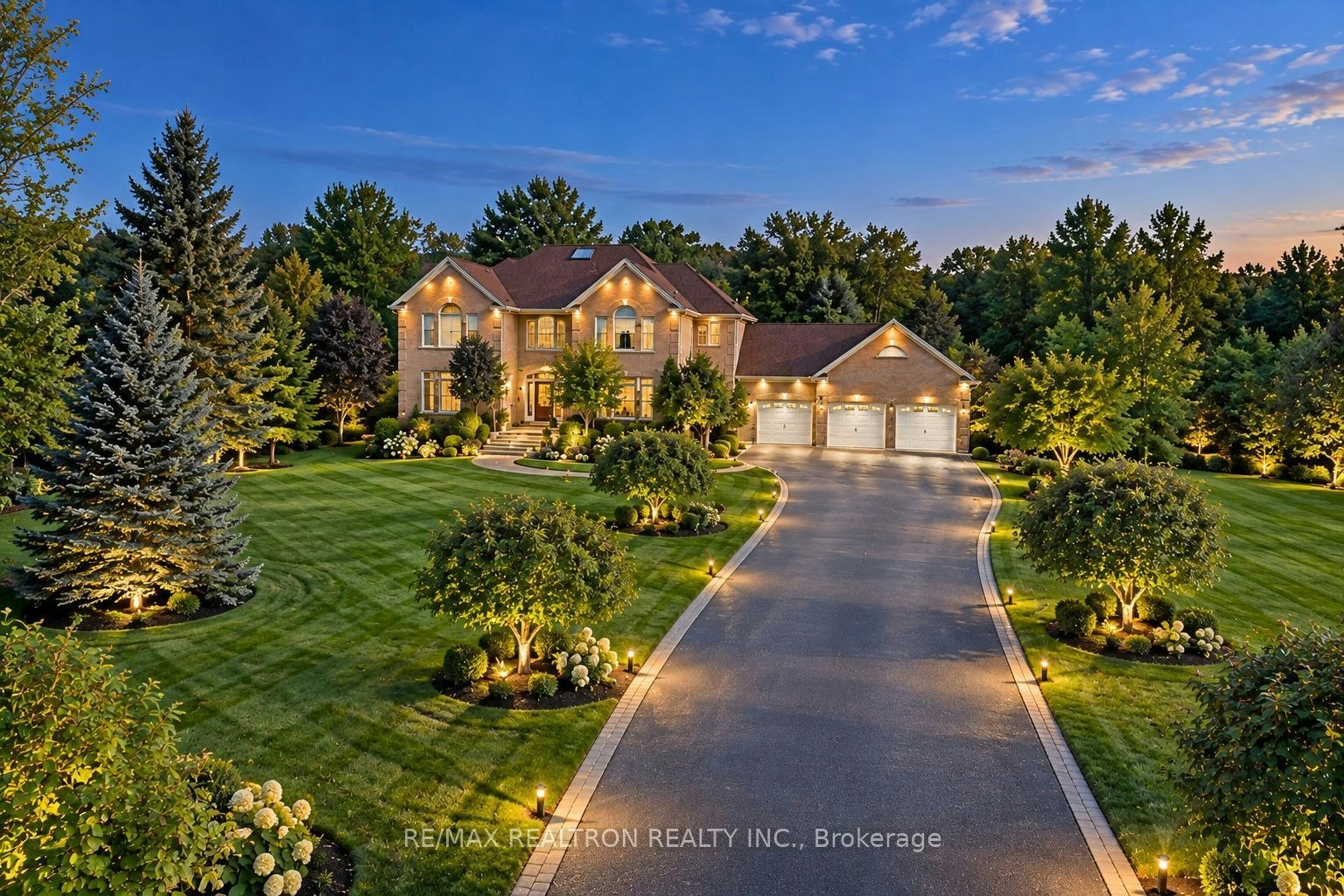 8 Country Heights Drive, Richmond Hill, ON, L4E 3M8