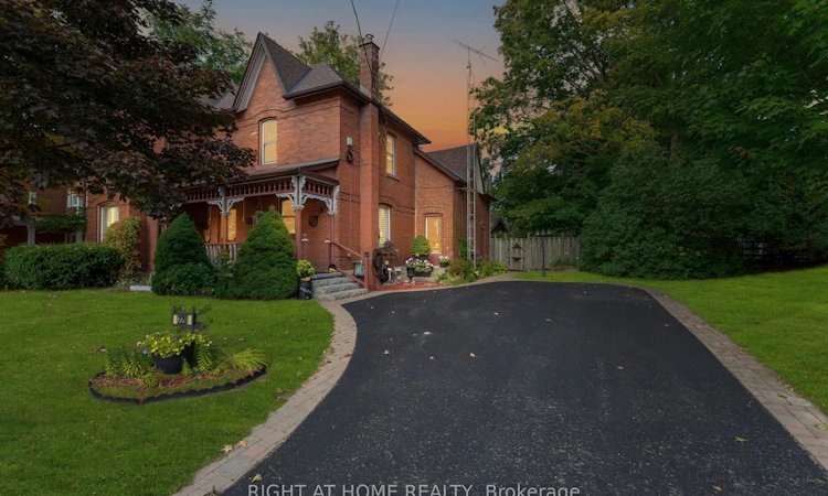 220 Barrie Street