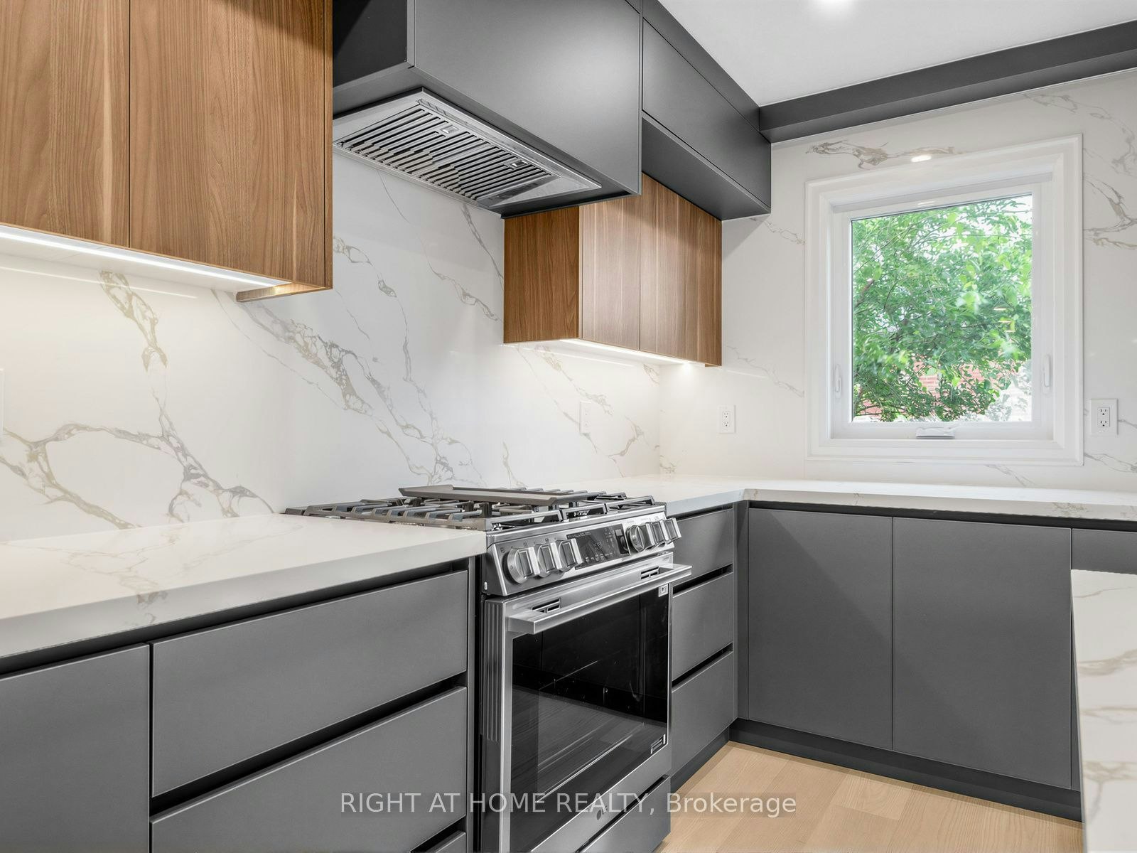 75 Borealis Avenue, Aurora, ON, L4G 7V1 - 10