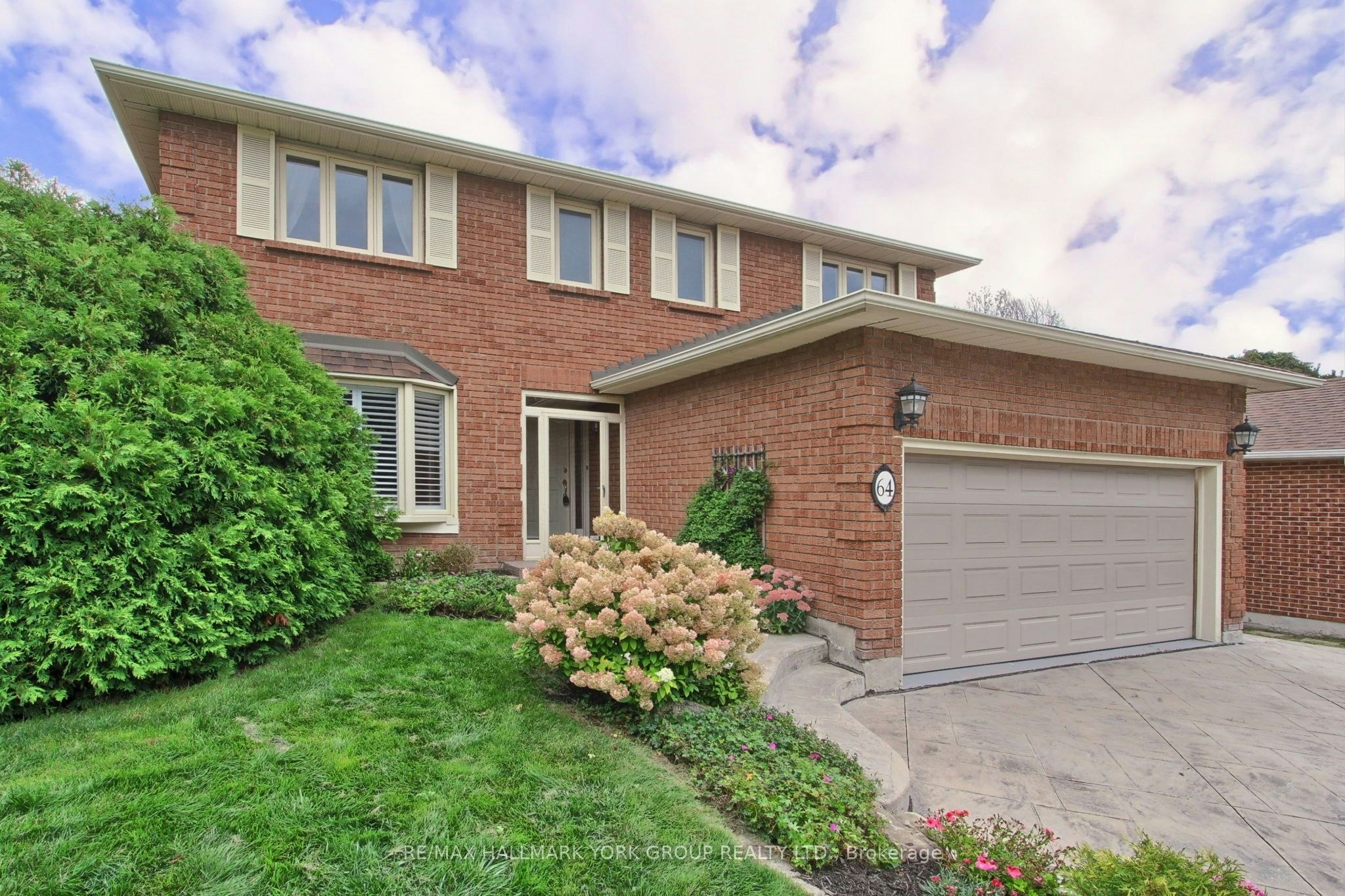 64 Golf Links Drive, Aurora, ON, L4G 3V3