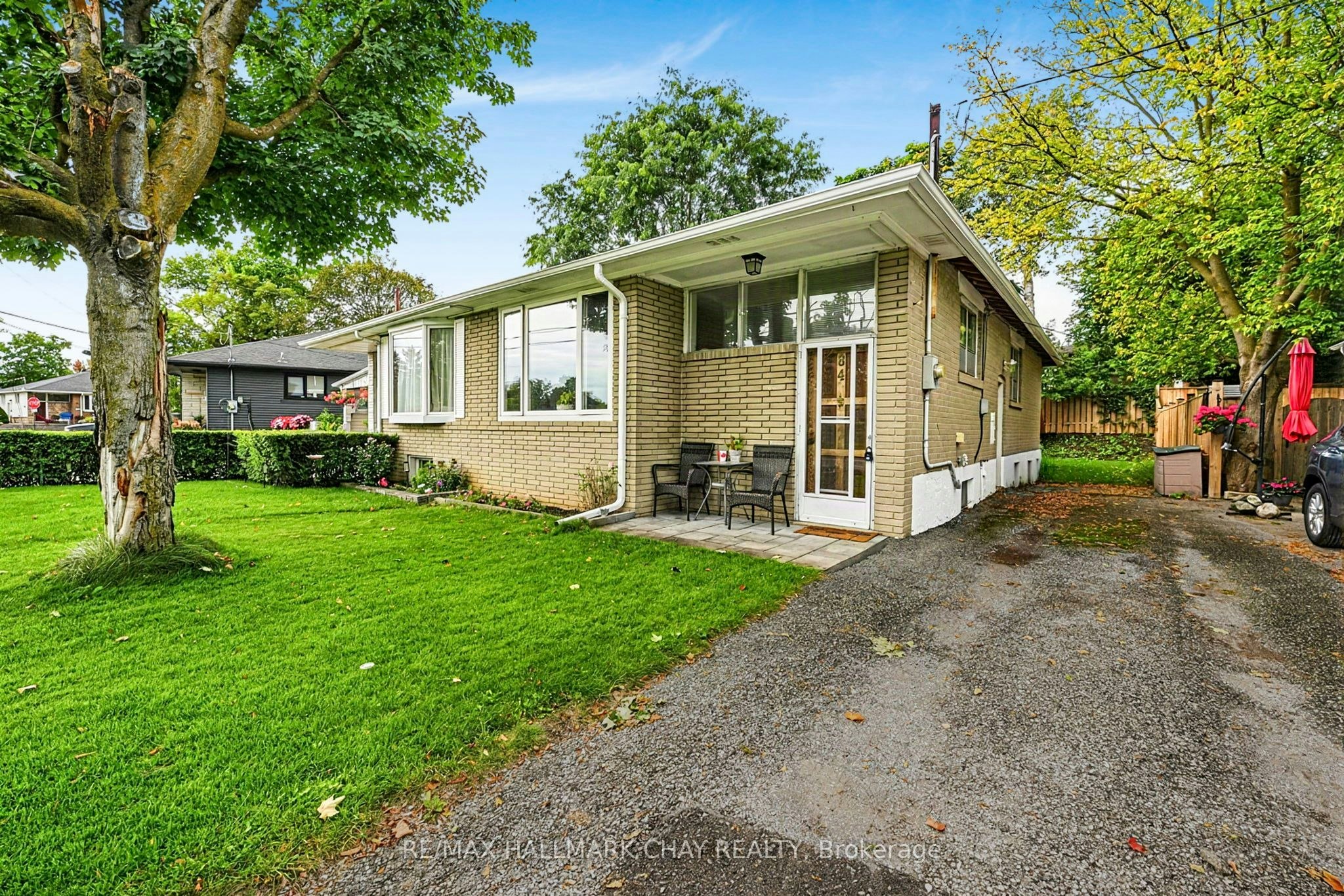 84 Longford Drive, Newmarket, ON, L3Y 2Y4