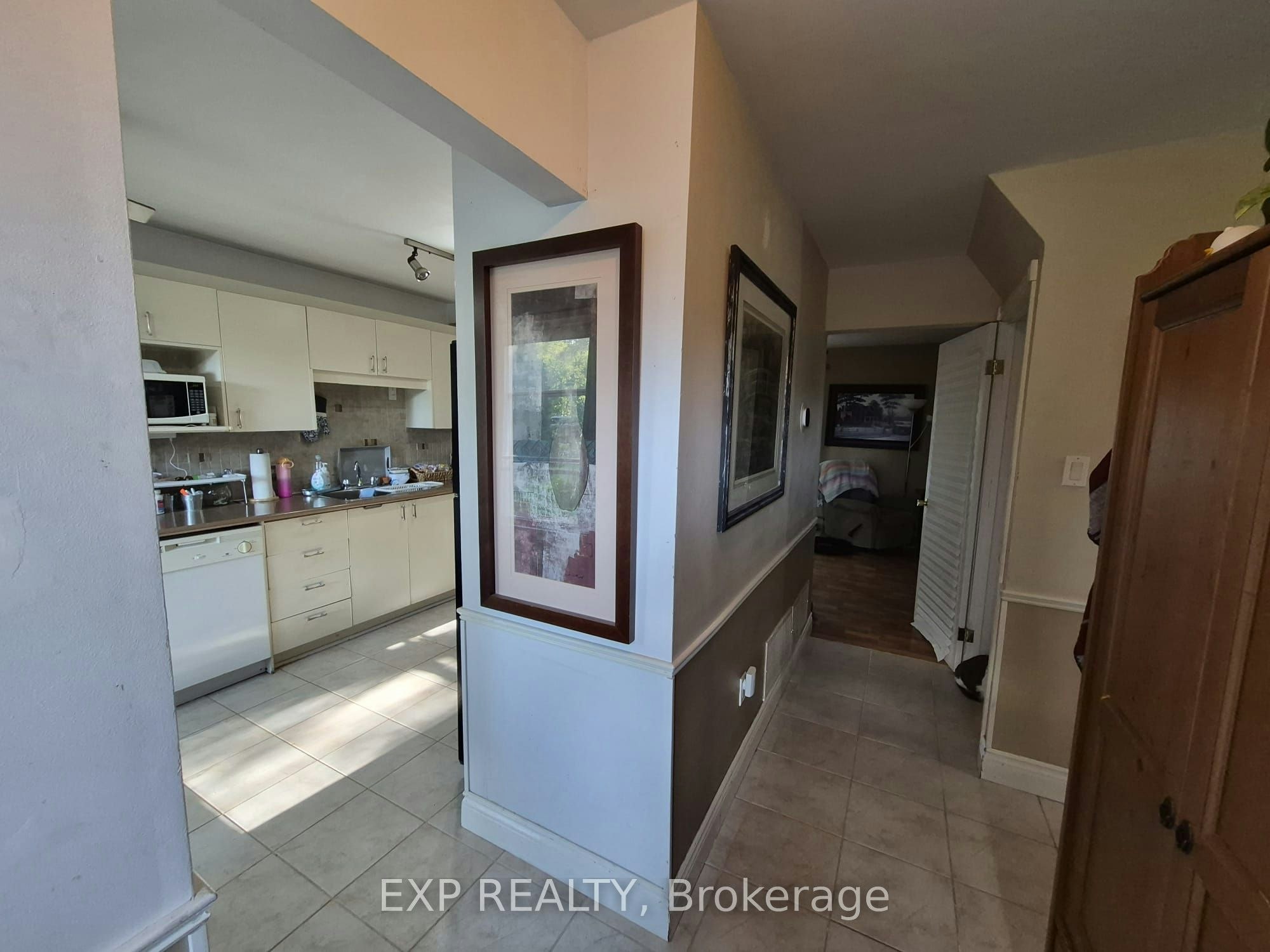 348 Terry Drive, Newmarket, ON, L3Y 5E7 - 8