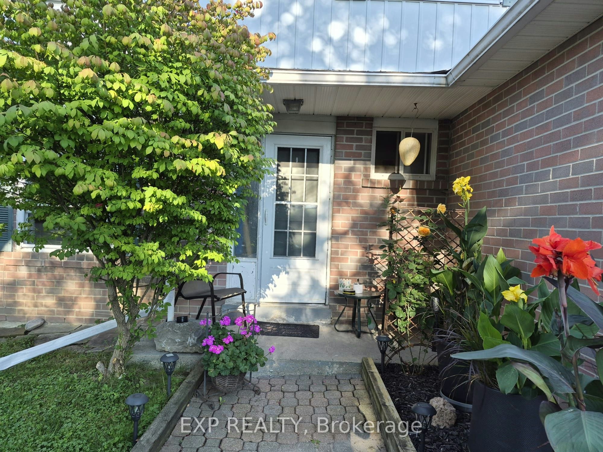 348 Terry Drive, Newmarket, ON, L3Y 5E7 - 5