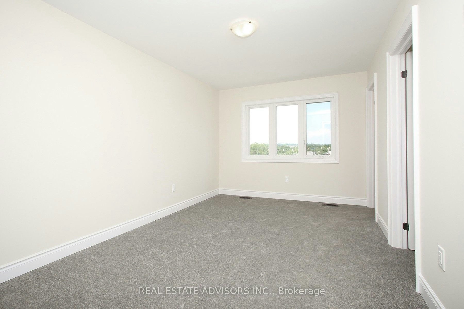 12 Elgin Court, Bradford West Gwillimbury, ON, L3Z 4H7 - 12