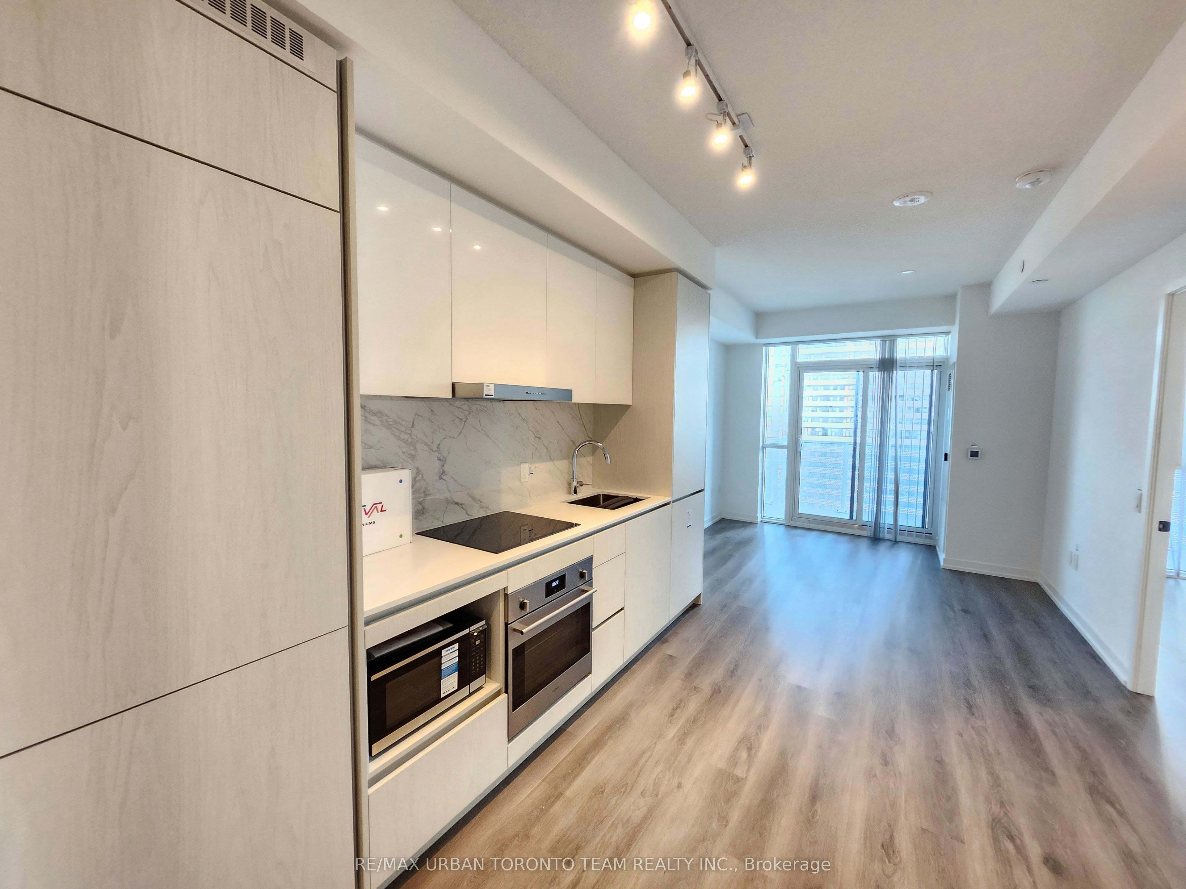 2202-28 Interchange Way, Vaughan, ON, L4K 0P8 - 2