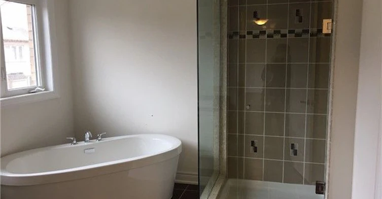22 Clifford Fairbarn Drive, East Gwillimbury, ON, L9N 0S1 - 9