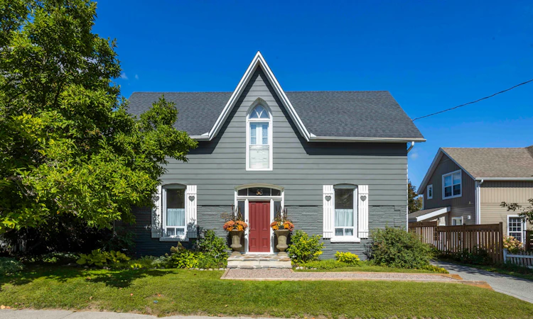 55 Brock Street E