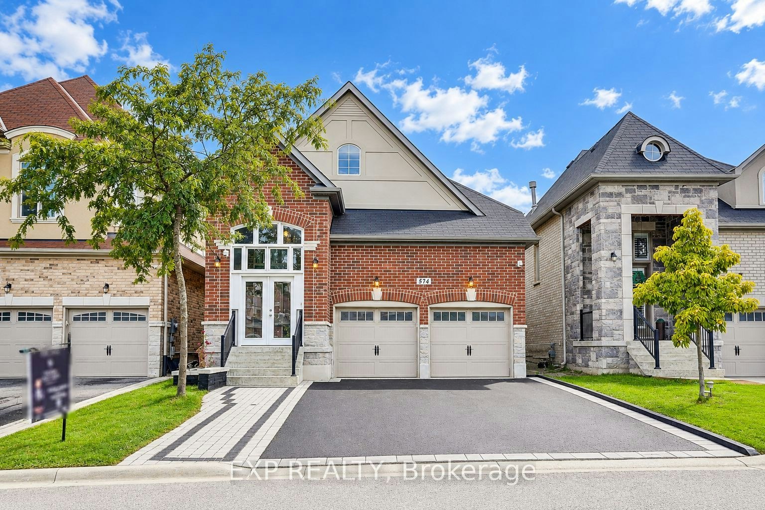 574 Sweetwater Crescent, Newmarket, ON, L3X 0H6